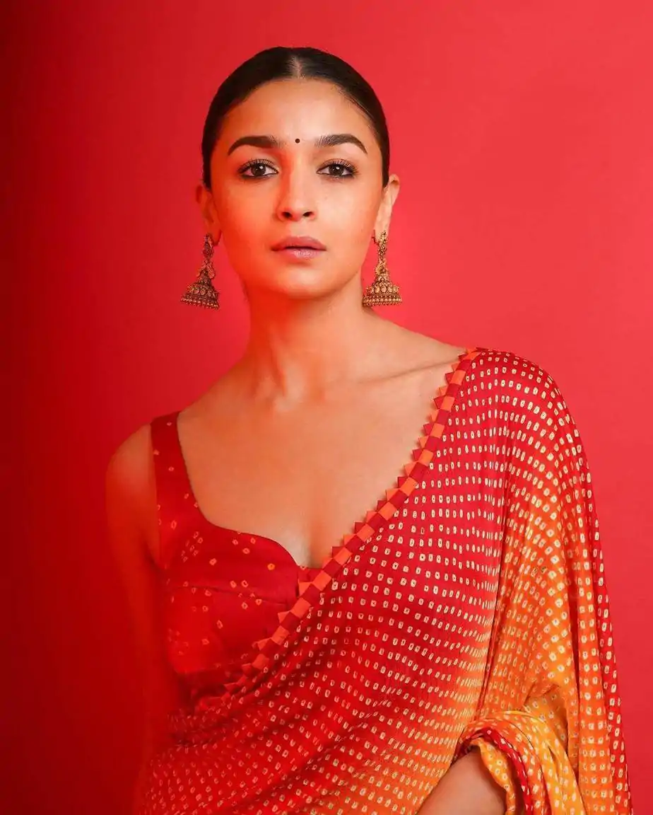 KT 196 Maroon & Yellow Color Heavy Sattin Crepe Reap Silk Saree Casual, Party Wear, Wedding   Expected Delivery 4-6 Working Days@1699/- | Designer Sarees, Embroidered Sarees, Sarees, Bollywood Sarees, Creative Sarees, Party Wear Sarees