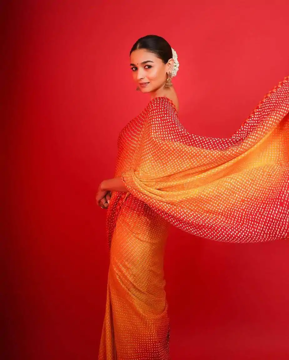 KT 196 Maroon & Yellow Color Heavy Sattin Crepe Reap Silk Saree Casual, Party Wear, Wedding   Expected Delivery 4-6 Working Days@1699/- | Designer Sarees, Embroidered Sarees, Sarees, Bollywood Sarees, Creative Sarees, Party Wear Sarees