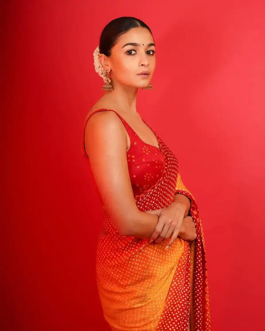 KT 196 Maroon & Yellow Color Heavy Sattin Crepe Reap Silk Saree Casual, Party Wear, Wedding   Expected Delivery 4-6 Working Days@1699/- | Designer Sarees, Embroidered Sarees, Sarees, Bollywood Sarees, Creative Sarees, Party Wear Sarees