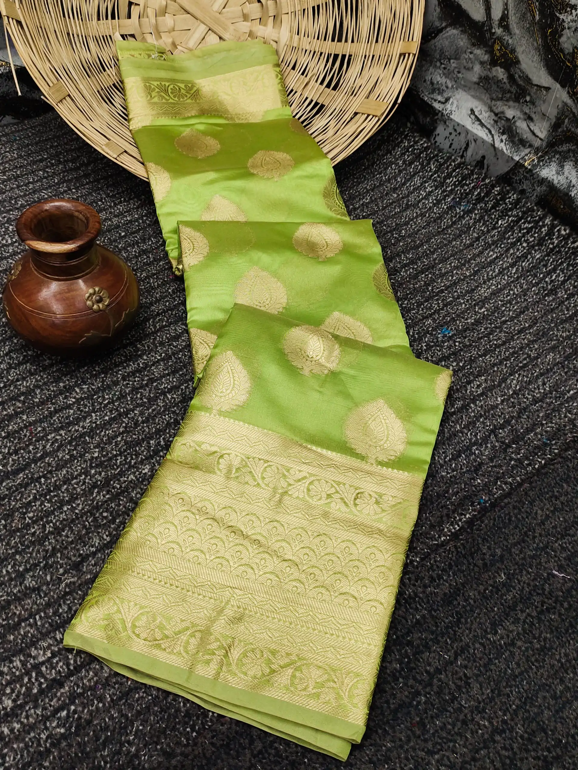 MB 3246 Light Green Color Organza Silk Beautiful Gold Zari Saree Casual, Wedding, Party, Festival, Events, Etc. Expected Delivery 4-6 Working Days @1599/- | Designer Sarees, Embroidered Sarees, Sarees, Bollywood Sarees, Creative Sarees, Ethnic Saree, Modern Digital sarees, Party Wear Sarees