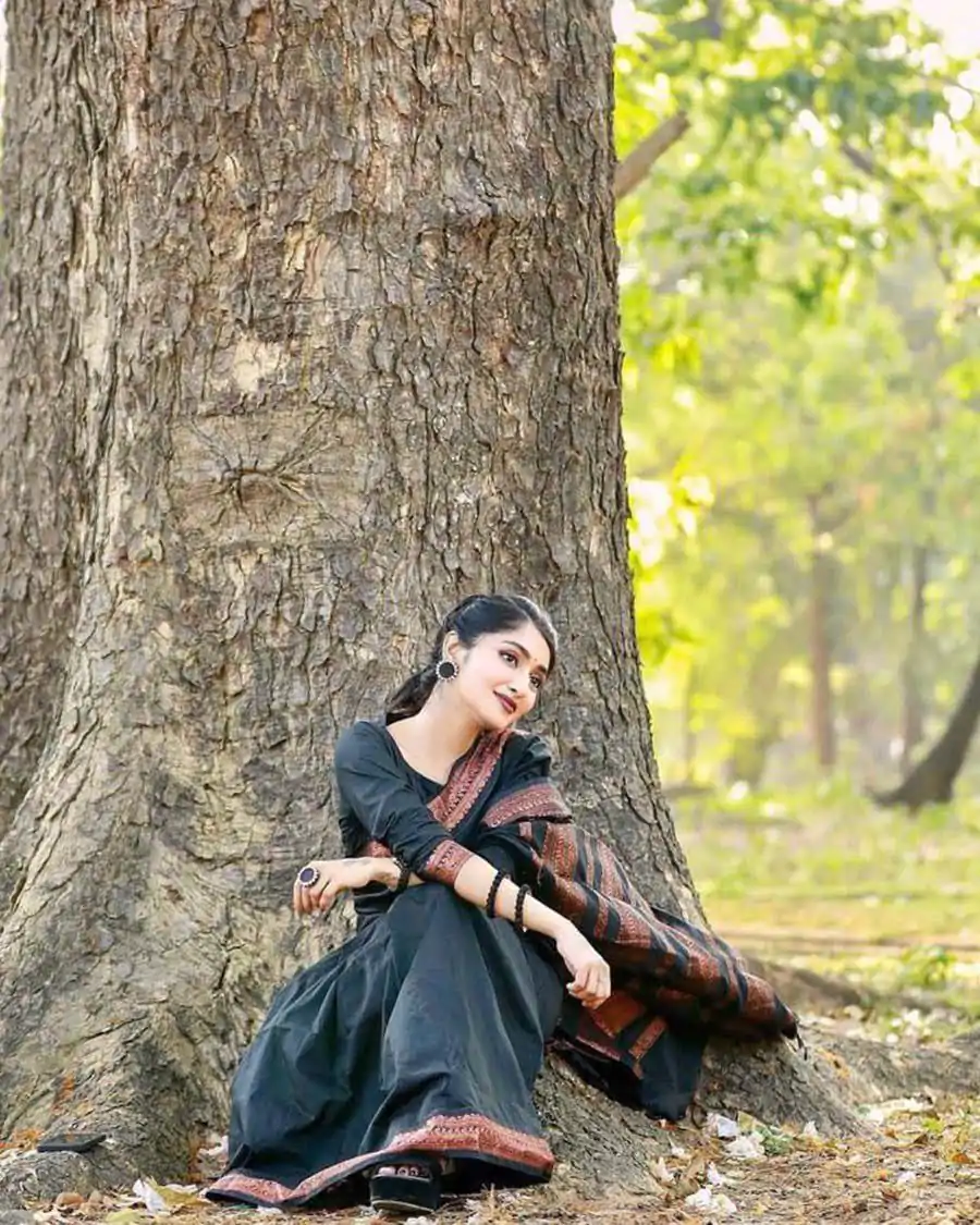 DDF COPPER Black Color Banarasi Soft Silk Ordinary Design Saree Casual, Party Wear, Events, Festivals Wear Etc. Expected Delivery 4-6 Working Days 1399/- | Designer Sarees, Embroidered Sarees, Sarees, Bollywood Sarees, Creative Sarees, Ethnic Saree, Modern Digital sarees, Party Wear Sarees