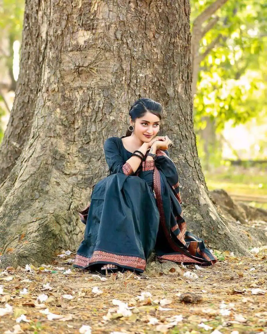 DDF COPPER Black Color Banarasi Soft Silk Ordinary Design Saree Casual, Party Wear, Events, Festivals Wear Etc. Expected Delivery 4-6 Working Days 1399/- | Designer Sarees, Embroidered Sarees, Sarees, Bollywood Sarees, Creative Sarees, Ethnic Saree, Modern Digital sarees, Party Wear Sarees