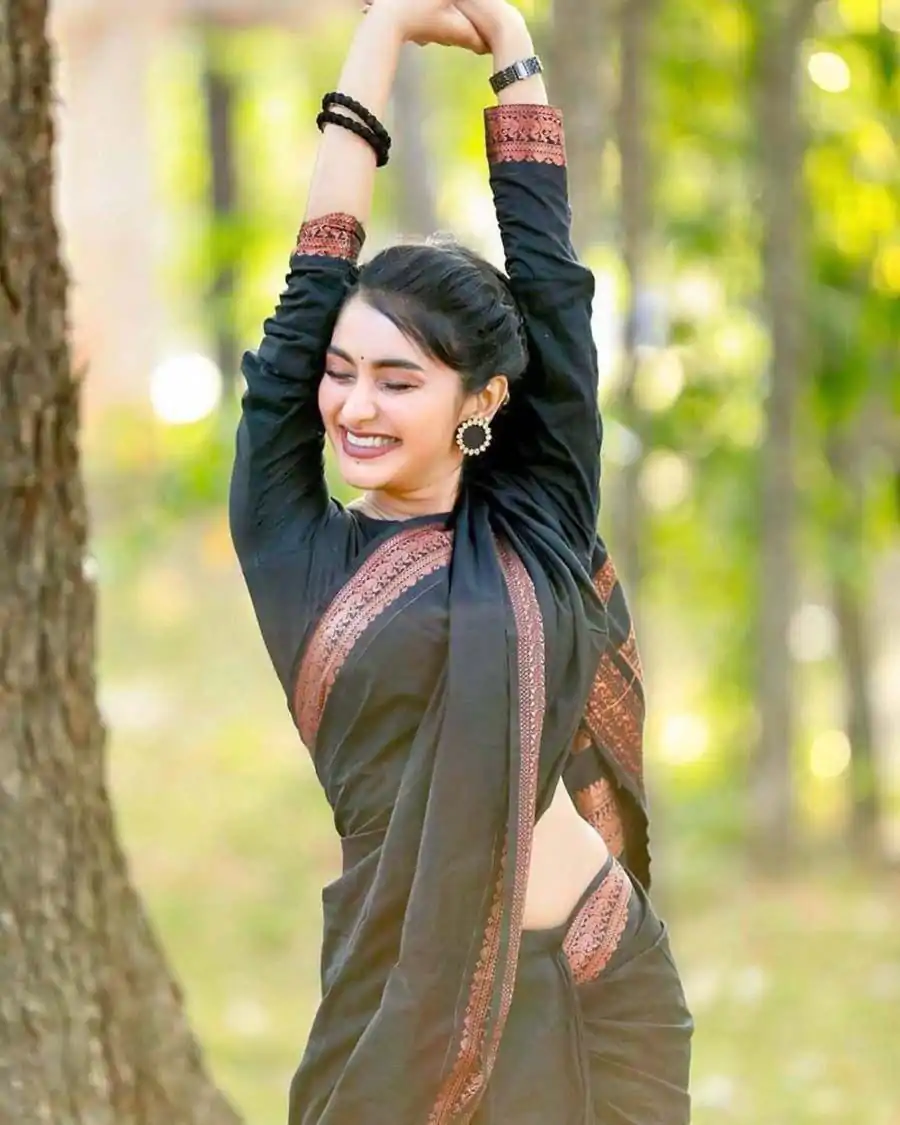 DDF COPPER Black Color Banarasi Soft Silk Ordinary Design Saree Casual, Party Wear, Events, Festivals Wear Etc. Expected Delivery 4-6 Working Days 1399/- | Designer Sarees, Embroidered Sarees, Sarees, Bollywood Sarees, Creative Sarees, Ethnic Saree, Modern Digital sarees, Party Wear Sarees