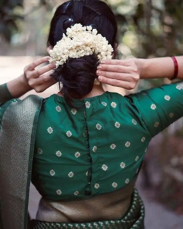 DDF PAYAL GreenColor Soft Lichi Silk Ordinary Design Rich Pallu Saree Casual, Party Wear, Events, Festivals Etc. Expected Delivery 4-6 Working Days 1349/ | Designer Sarees, Embroidered Sarees, Sarees, Bollywood Sarees, Creative Sarees, Ethnic Saree, Modern Digital sarees, Party Wear Sarees