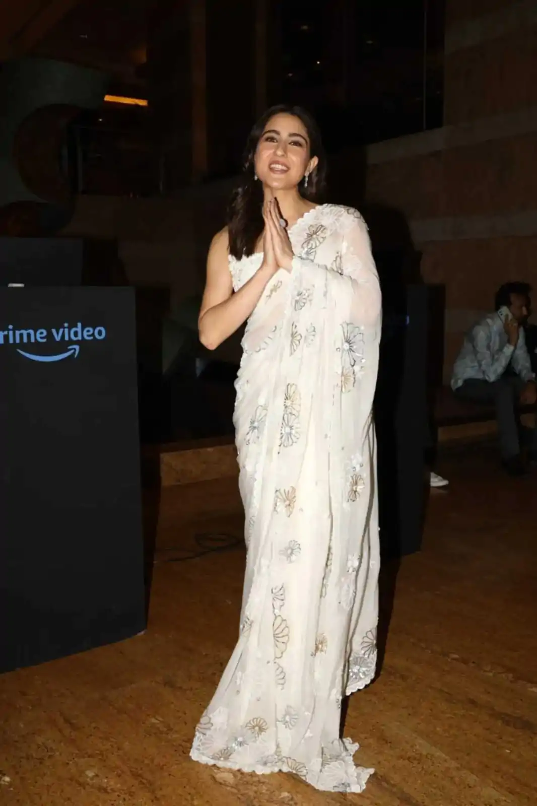 ST 154 White Color Georgette Peral Hand Work Saree Casual, Wedding, Party, Festive, Events Etc. Expected Delivery 4-6 Working Days @1849/- | Designer Sarees, Embroidered Sarees, Sarees, Bollywood Sarees, Creative Sarees, Ethnic Saree, Modern Digital sarees, Party Wear Sarees