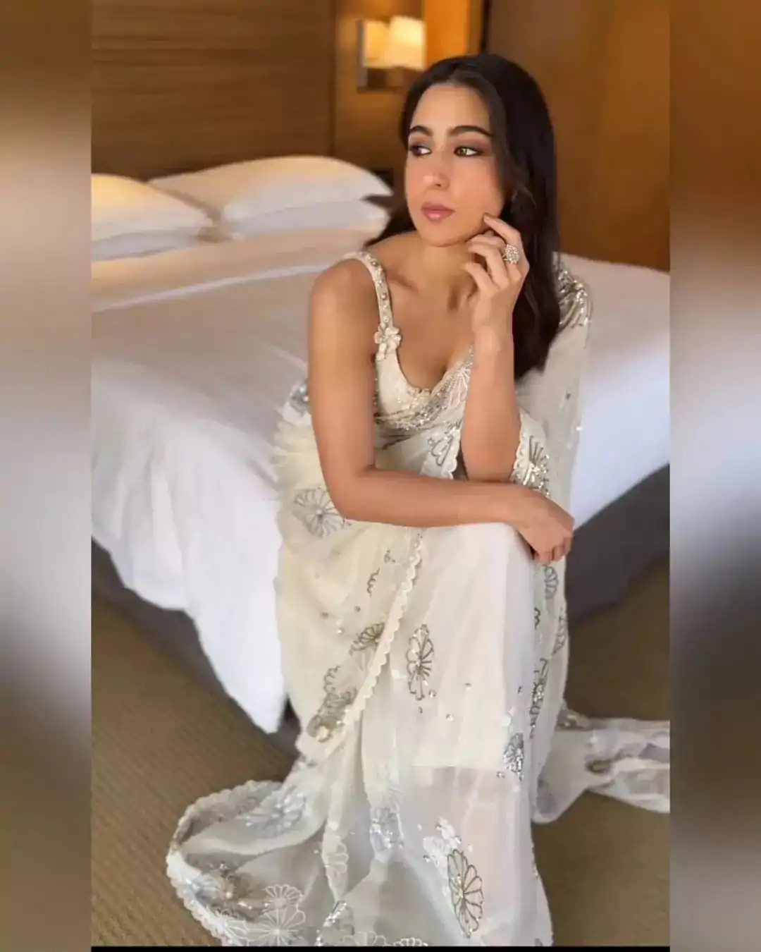 ST 154 White Color Georgette Peral Hand Work Saree Casual, Wedding, Party, Festive, Events Etc. Expected Delivery 4-6 Working Days @1849/- | Designer Sarees, Embroidered Sarees, Sarees, Bollywood Sarees, Creative Sarees, Ethnic Saree, Modern Digital sarees, Party Wear Sarees