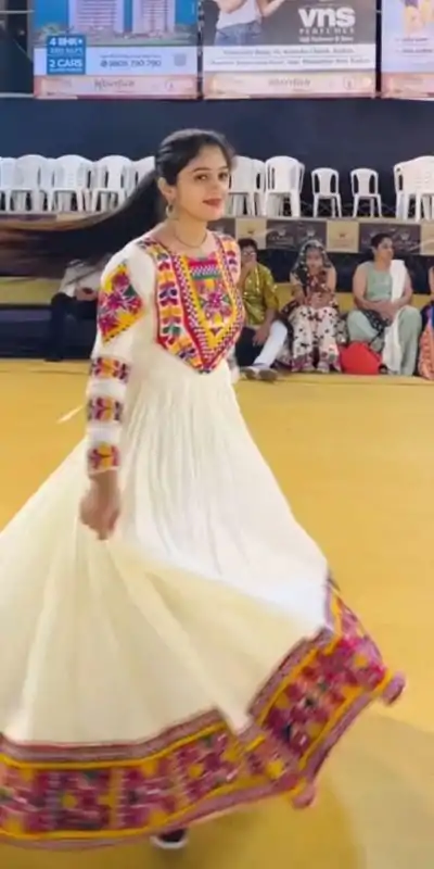 PC N05 White Color Fiyona Gamathi Real Mirror Work Gown Casual, Party Wear, Events, Festivals Wear Expected Delivery 4-6 Working Days @2129/- | Gowns, Bollywood Gowns, Creative Gowns, Designer Gowns, Embroidered Gowns, Party Wear Gowns