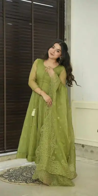SRK 5184 Green Color Georgette Embroidery Work Salwar Suit Wedding, Party, Festive, Events Expected Delivery 4-6 Working Days @ 2049/- | Jump Suits, Salwar suit, Casual Suits, Creative suits, Designer Suits, Palazzo Suits, Party Wear Suits, Patiala Suits, Straight Suits