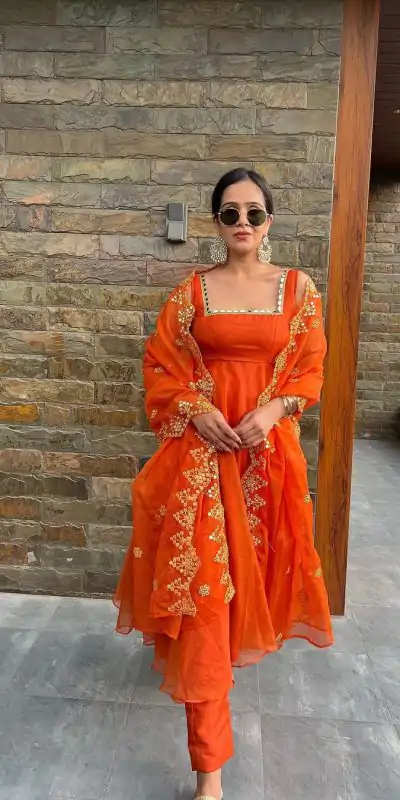 RTC 5625(A) Orange Color Georgette Coin Lace Border Salwar Suit Wedding, Party, Festive, Events Etc. Expected Delivery 4-6 Working Days @1899/- | Casual Suits, Jump Suits, Salwar suit, Creative suits, Designer Suits, Palazzo Suits, Party Wear Suits, Patiala Suits, Straight Suits