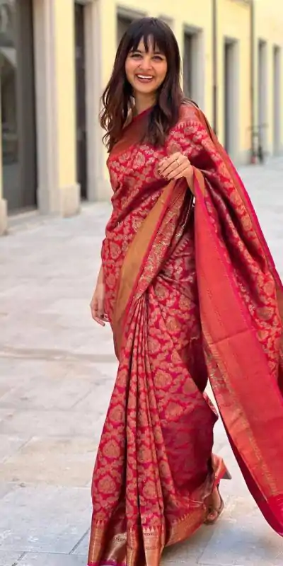KP 4093 Red Color Soft Litchi Silk Jacquard Work Saree Casual, Wedding, Festive, Events . Expected Delivery  4-6 Working Days @1399/- only                                                                                                                                             | Designer Sarees, Embroidered Sarees, Sarees, Bollywood Sarees, Creative Sarees, Ethnic Saree, Modern Digital sarees, Party Wear Sarees