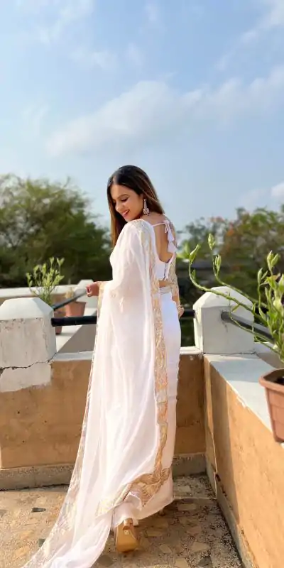 JR 579 White Color Georgette Sequence Work Lace Saree Casual, Wedding, Festive, Events . Expected Delivery  4-6 Working Days @1599/- only                                                                                                                                             | Designer Sarees, Embroidered Sarees, Sarees, Bollywood Sarees, Creative Sarees, Ethnic Saree, Modern Digital sarees, Party Wear Sarees