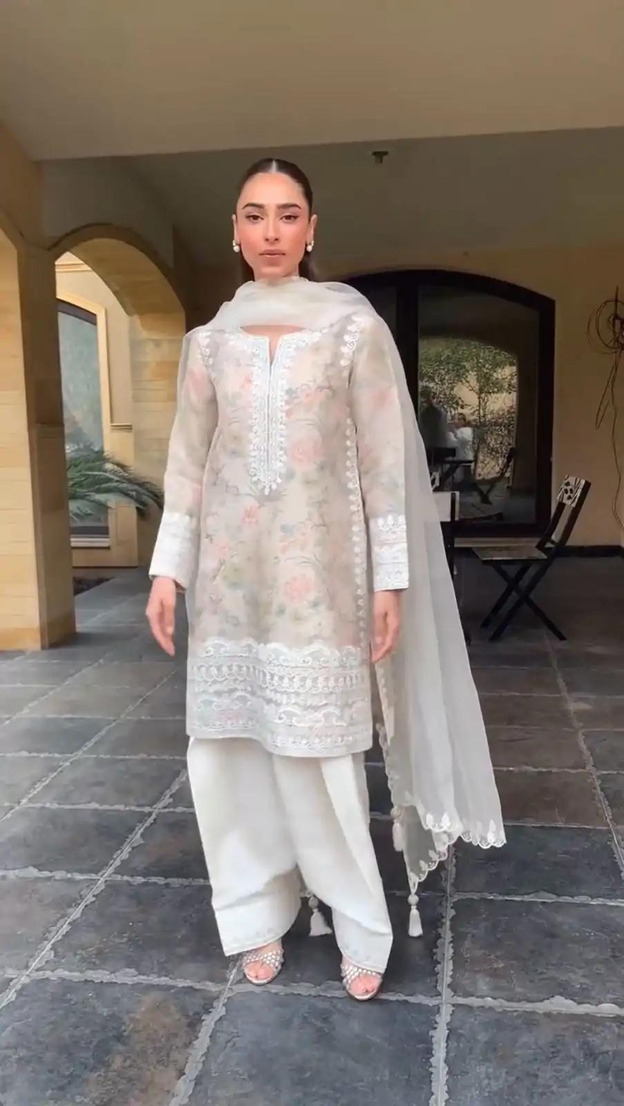 LG 1932 White Color Tobi Organza Printed With Embroidery Salwar Suit Casual, Wedding, Festive, Events . Expected Delivery  4-6 Working Days @2049/- only      | Casual Suits, Jump Suits, Salwar suit, Creative suits, Designer Suits, Palazzo Suits, Party Wear Suits, Patiala Suits, Straight Suits