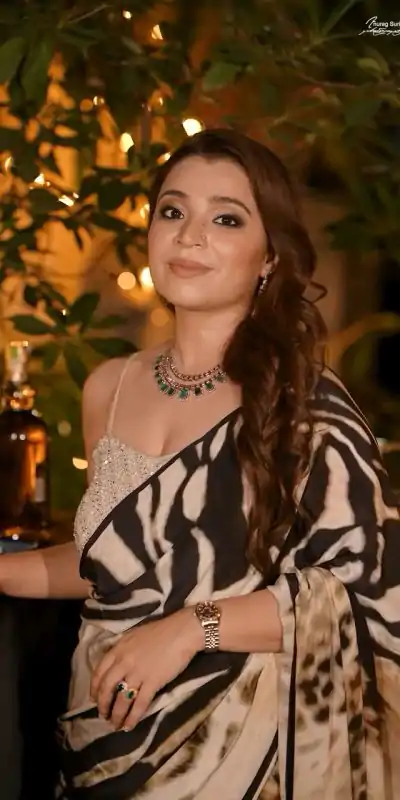 BT 410 Cream Color Vichitra Silk Digital Prints Work Saree Casual, Wedding, Festive, Events . Expected Delivery  4-6 Working Days @1624/- only                                                                                                                                           | Designer Sarees, Embroidered Sarees, Sarees, Bollywood Sarees, Creative Sarees, Ethnic Saree, Modern Digital sarees, Party Wear Sarees