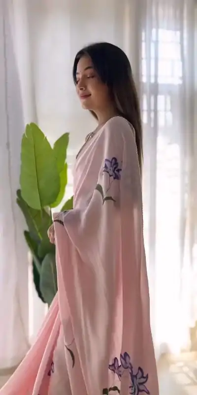 SC 408 Pink Color Pure Soft Georgette Silk Pari Work Saree Casual, Wedding, Festive, Events . Expected Delivery  4-6 Working Days @1599/- only                                                                                                                                           | Designer Sarees, Embroidered Sarees, Sarees, Bollywood Sarees, Creative Sarees, Ethnic Saree, Modern Digital sarees, Party Wear Sarees