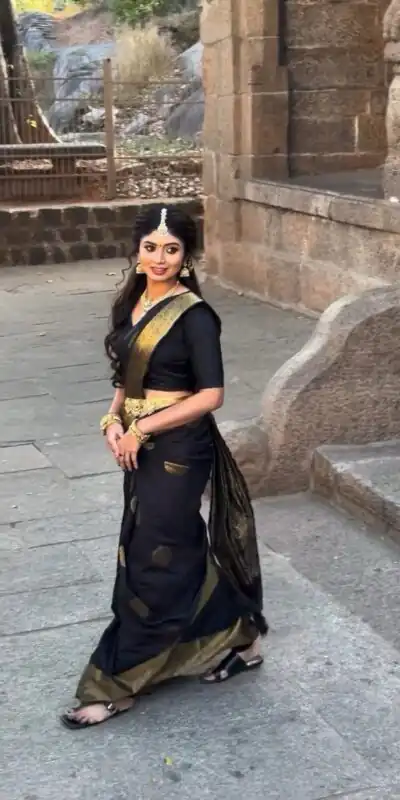 KP 5095 Butti Black Color Jacquard With Designer Work All Over Saree . Exclusive Offer ₹1344. Delivery 4-6 Working Days. Shop now. | Designer Sarees, Embroidered Sarees, Sarees, Bollywood Sarees, Creative Sarees, Ethnic Saree, Modern Digital sarees, Party Wear Sarees