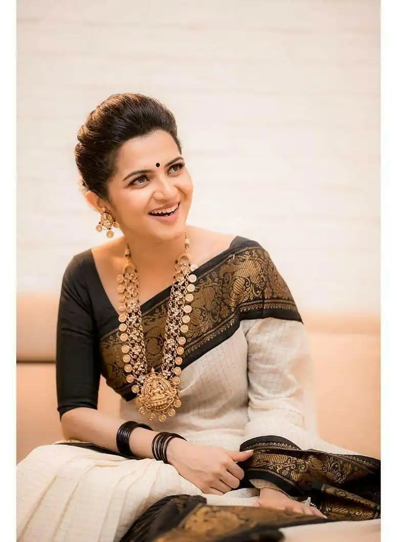 KP 3025 Black Soft Lichi Silk Saree Perfect for Wedding, Party, Baby Shower, Onam, Durga Puja . Available at ₹1449 only. Delivery 4-6 Working Days. | Designer Sarees, Embroidered Sarees, Sarees, Bollywood Sarees, Creative Sarees, Ethnic Saree, Modern Digital sarees, Party Wear Sarees