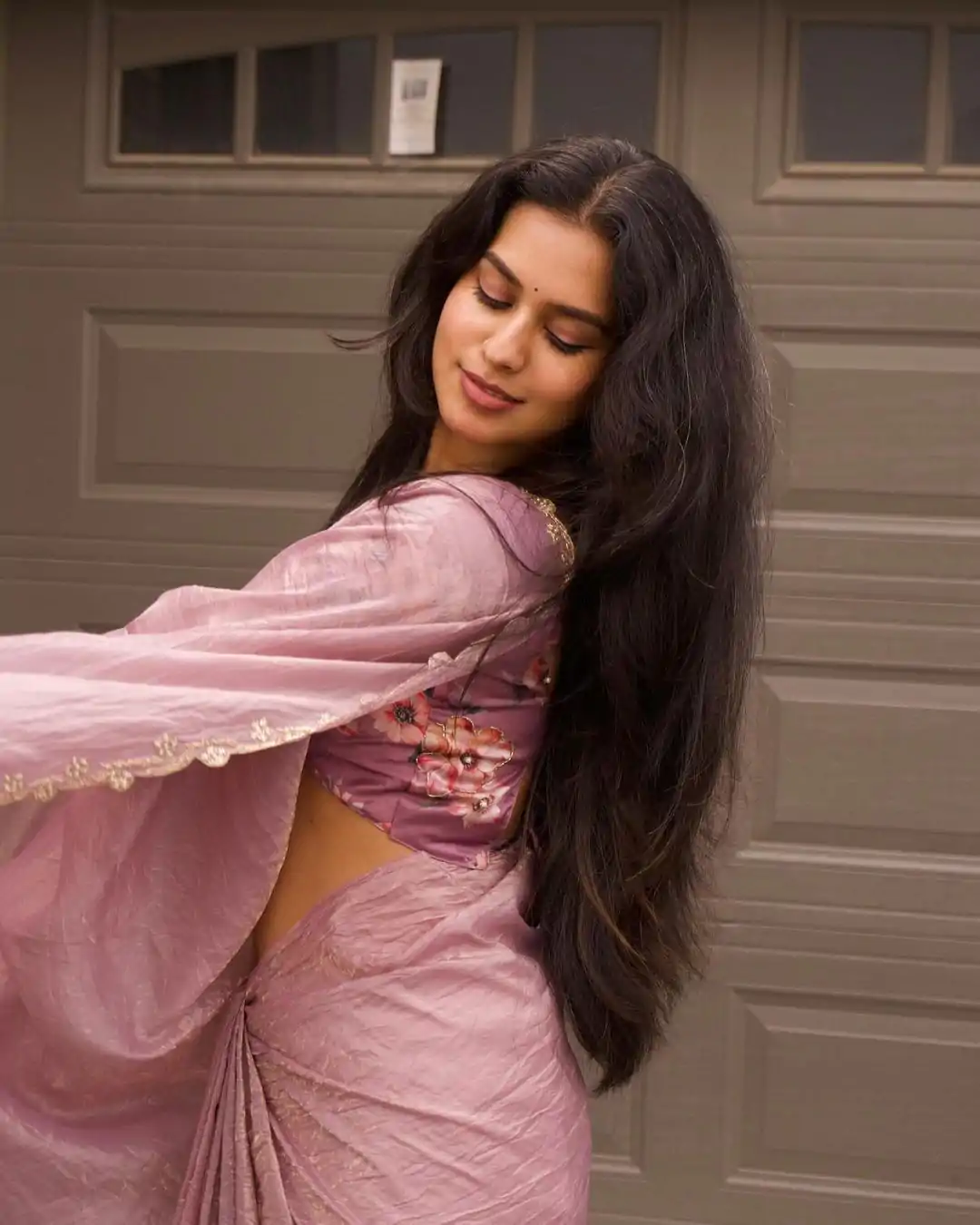 AC Gold Crush Lavender Gold Crush with Lace Border & Lace Work Saree . Festive Deal ₹2599. Delivery 4-6 Working Days. Shop now. | Designer Sarees, Embroidered Sarees, Sarees, Bollywood Sarees, Creative Sarees, Ethnic Saree, Modern Digital sarees, Party Wear Sarees