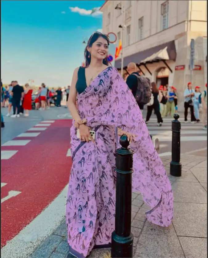 BT 432 Lavender Color Soft Cotton Digital Print Lace Work Saree . Special Price ₹1349. Delivery 4-6 Working Days. Shop now. | Designer Sarees, Embroidered Sarees, Sarees, Bollywood Sarees, Creative Sarees, Ethnic Saree, Modern Digital sarees, Party Wear Sarees