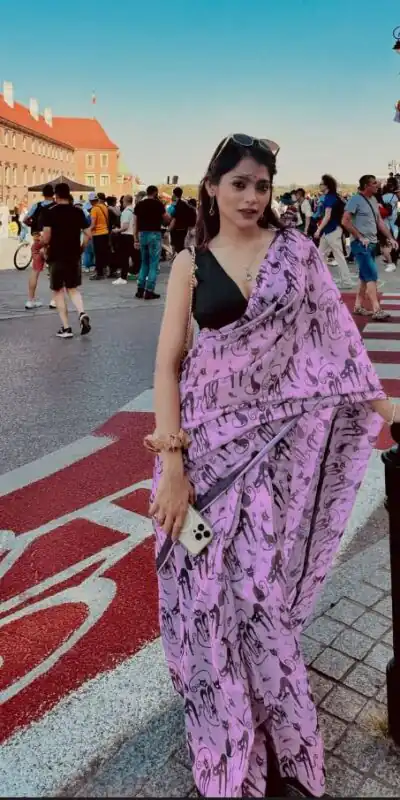 BT 432 Lavender Color Soft Cotton Digital Print Lace Work Saree . Special Price ₹1349. Delivery 4-6 Working Days. Shop now. | Designer Sarees, Embroidered Sarees, Sarees, Bollywood Sarees, Creative Sarees, Ethnic Saree, Modern Digital sarees, Party Wear Sarees