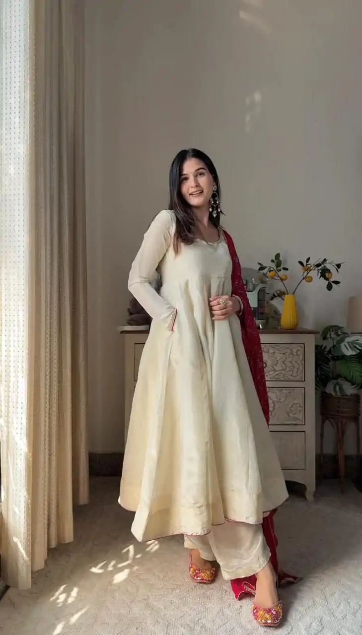 LG 2016 Off White in Chinon Lace Border & Lace Work Gown . Introductory Price ₹1849. Delivery 4-6 Working Days. Shop now. | Gowns, Bollywood Gowns, Creative Gowns, Designer Gowns, Embroidered Gowns, Party Wear Gowns