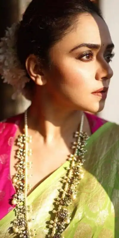 KP 5005 Parrot Green Soft Lichi Silk Cloth. Saree with Lace Border & Lace Work. Get it for ₹1399. Delivery 4-6 Working Days. Shop now. | Designer Sarees, Embroidered Sarees, Sarees, Bollywood Sarees, Creative Sarees, Ethnic Saree, Modern Digital sarees, Party Wear Sarees