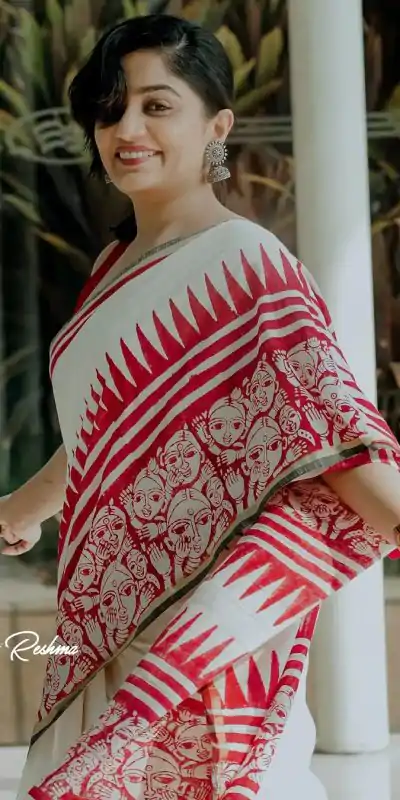 BT 433 Red Soft Cotton with Lace Work & Digital Print Saree . Exclusive Offer ₹1449. Delivery 4-6 Working Days. Shop now. | Designer Sarees, Embroidered Sarees, Sarees, Bollywood Sarees, Creative Sarees, Ethnic Saree, Modern Digital sarees, Party Wear Sarees