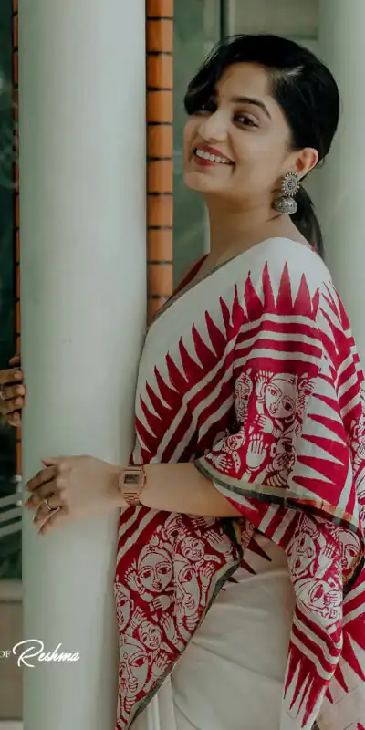 BT 433 Red Soft Cotton with Lace Work & Digital Print Saree . Exclusive Offer ₹1449. Delivery 4-6 Working Days. Shop now. | Designer Sarees, Embroidered Sarees, Sarees, Bollywood Sarees, Creative Sarees, Ethnic Saree, Modern Digital sarees, Party Wear Sarees