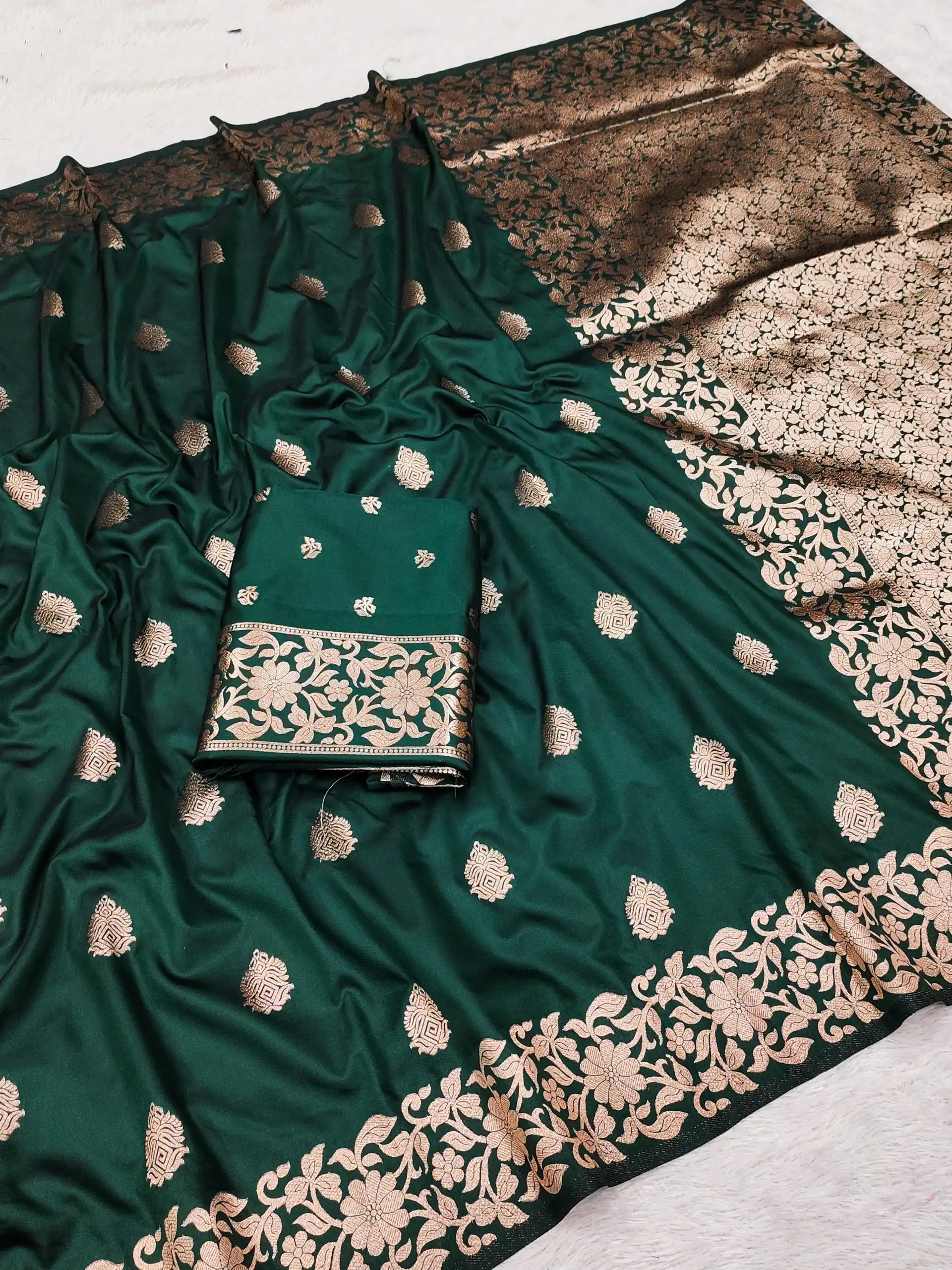 MB 1133 Green in Banarasi Silk Lace Work & Zari Work Saree . Introductory Price ₹1849. Delivery 4-6 Working Days. Shop now. | Designer Sarees, Embroidered Sarees, Sarees, Bollywood Sarees, Creative Sarees, Ethnic Saree, Modern Digital sarees, Party Wear Sarees