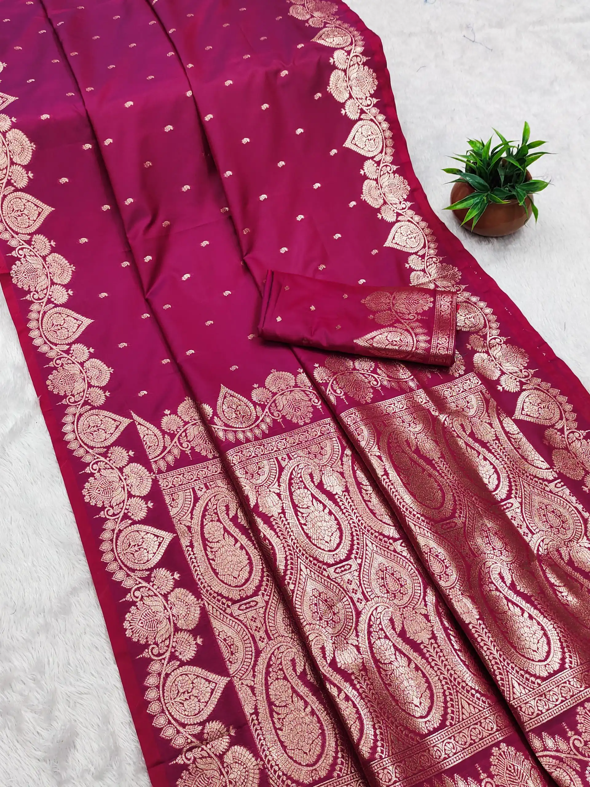 MB 142 Pink Banarasi Silk with Zari Work & Lace Work Saree . Affordable Price ₹1899. Delivery 4-6 Working Days. Shop now. | Designer Sarees, Embroidered Sarees, Sarees, Bollywood Sarees, Creative Sarees, Ethnic Saree, Modern Digital sarees, Party Wear Sarees
