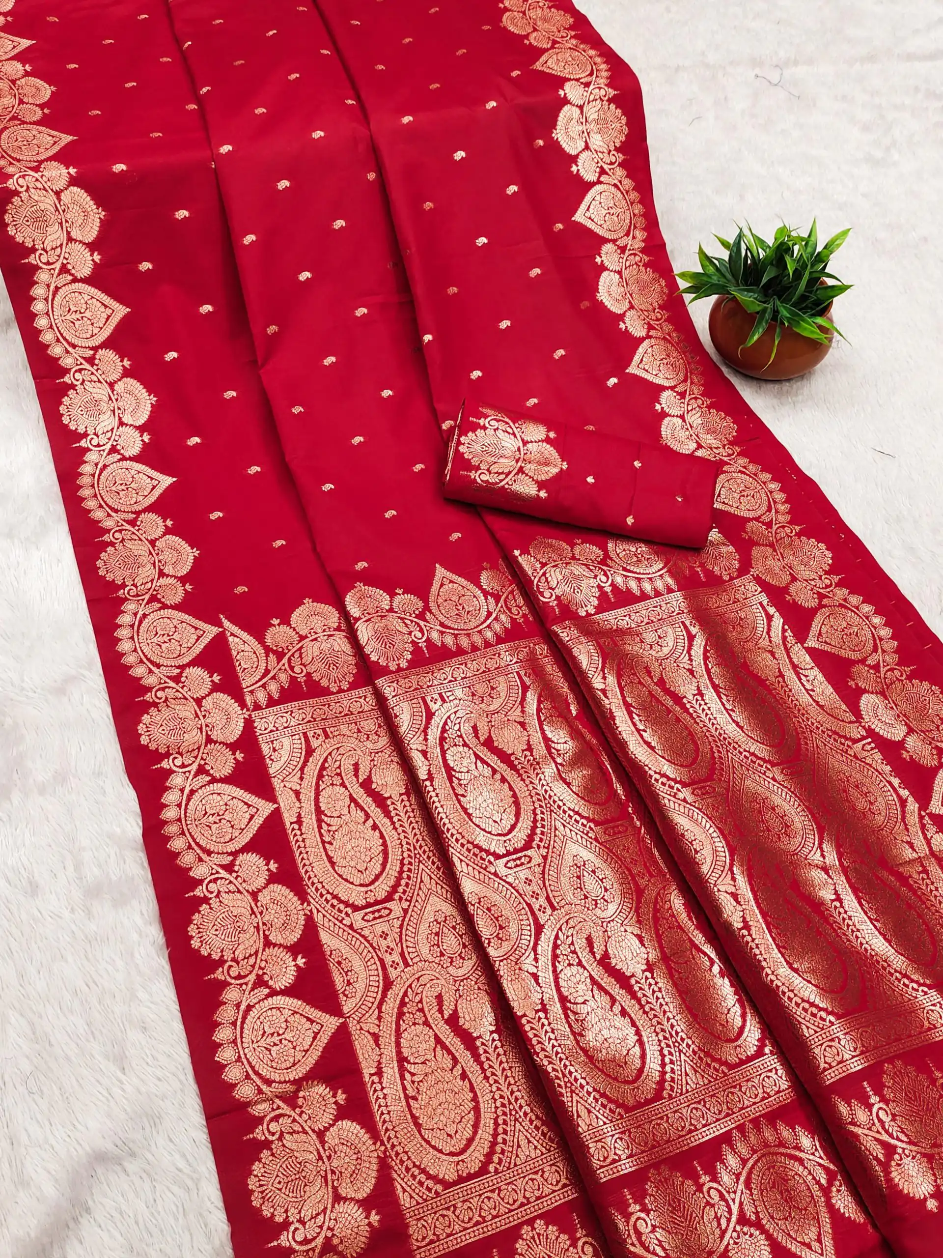 MB 142 Red Color Banarasi Silk with Zari Work & Lace Work Saree . Affordable Price ₹1899. Delivery 4-6 Working Days. Shop now. | Designer Sarees, Embroidered Sarees, Sarees, Bollywood Sarees, Creative Sarees, Ethnic Saree, Modern Digital sarees, Party Wear Sarees