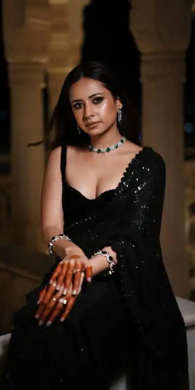 JR 636 Black Color Georgette Saree with Embroidery Work & Lace Work. Special Price ₹1899. Delivery 4-6 Working Days. Shop now. | Designer Sarees, Sarees, Bollywood Sarees, Creative Sarees, Embroidered Sarees, Ethnic Saree, Modern Digital sarees, Party Wear Sarees