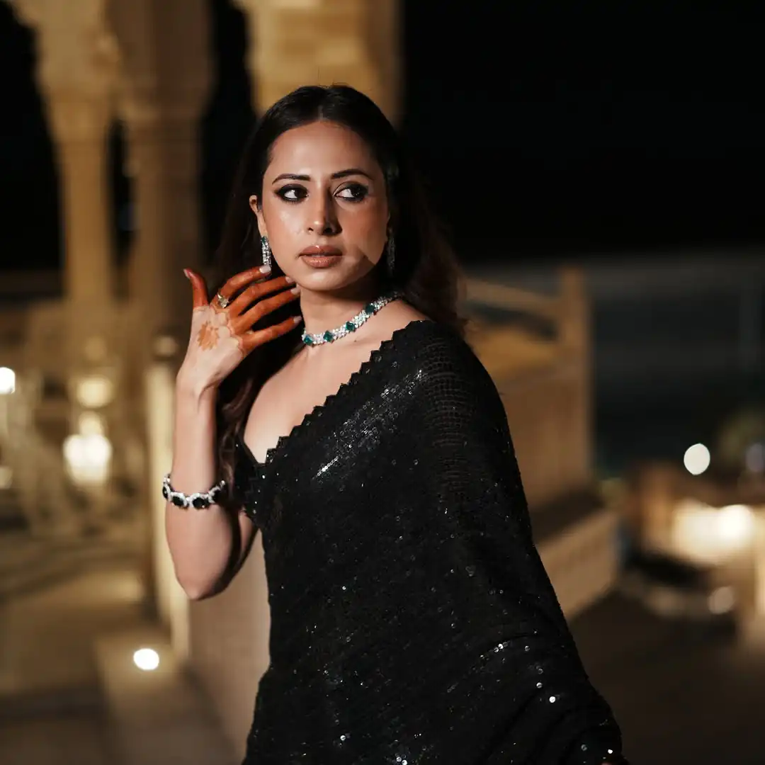 JR 636 Black Color Georgette Saree with Embroidery Work & Lace Work. Special Price ₹1899. Delivery 4-6 Working Days. Shop now. | Designer Sarees, Sarees, Bollywood Sarees, Creative Sarees, Embroidered Sarees, Ethnic Saree, Modern Digital sarees, Party Wear Sarees