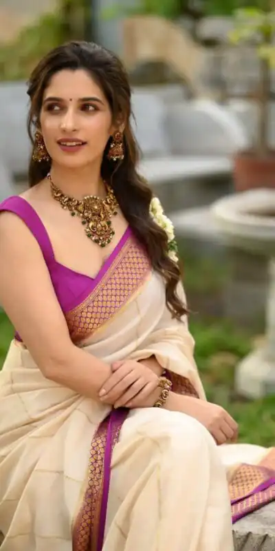 KPR 235 Off White Soft Lichi Silk Saree Perfect for Wedding, Party, Raksha Bandhan, Sangeet, Eid – . Get it for ₹1449. Delivery 4-6 Working Days. | Designer Sarees, Sarees, Bollywood Sarees, Creative Sarees, Embroidered Sarees, Ethnic Saree, Modern Digital sarees, Party Wear Sarees