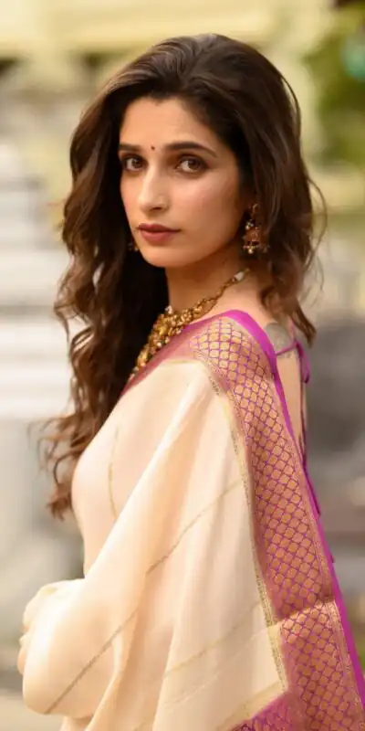 KPR 235 Off White Soft Lichi Silk Saree Perfect for Wedding, Party, Raksha Bandhan, Sangeet, Eid – . Get it for ₹1449. Delivery 4-6 Working Days. | Designer Sarees, Sarees, Bollywood Sarees, Creative Sarees, Embroidered Sarees, Ethnic Saree, Modern Digital sarees, Party Wear Sarees