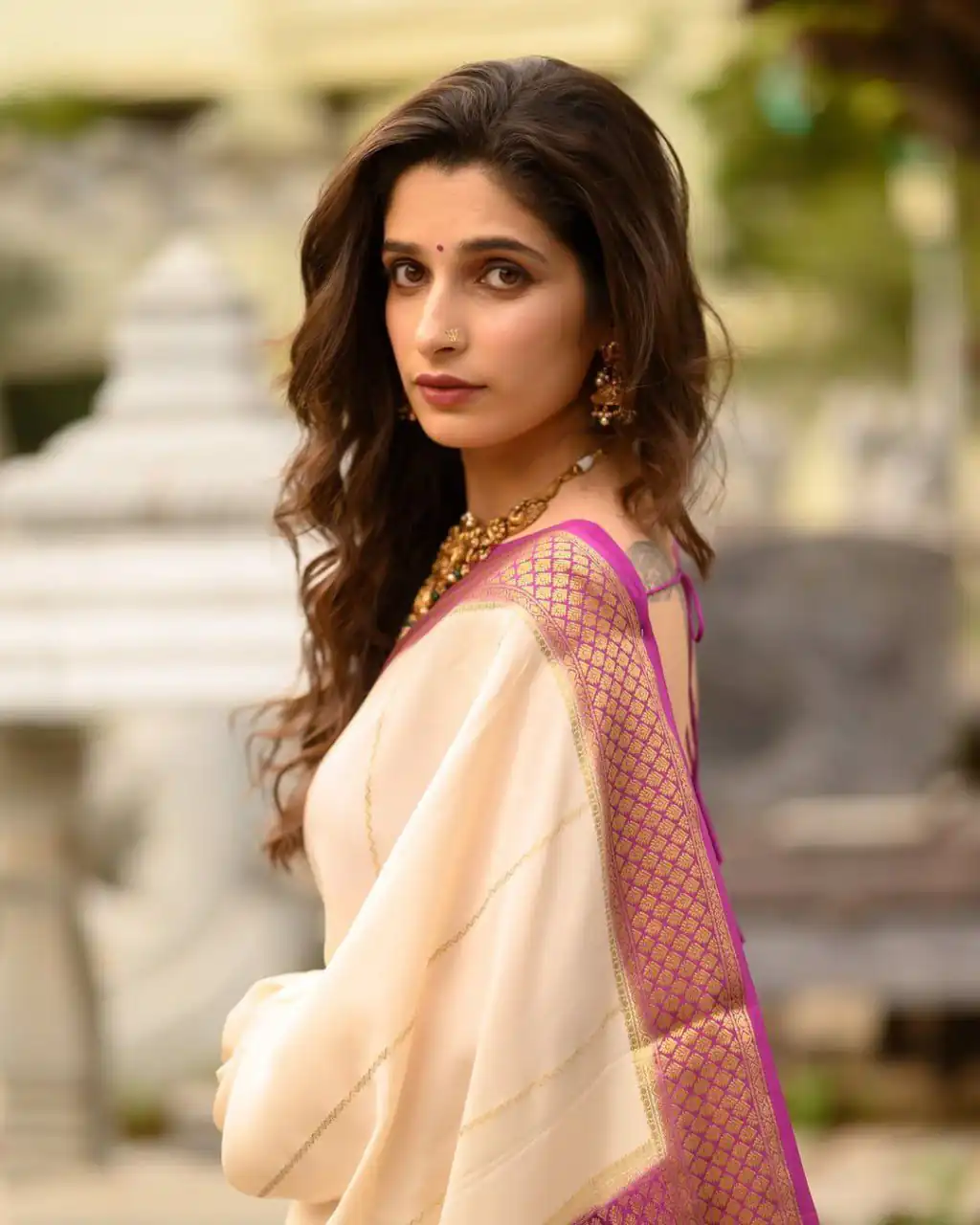 KPR 235 Off White Soft Lichi Silk Saree Perfect for Wedding, Party, Raksha Bandhan, Sangeet, Eid – . Get it for ₹1449. Delivery 4-6 Working Days. | Designer Sarees, Sarees, Bollywood Sarees, Creative Sarees, Embroidered Sarees, Ethnic Saree, Modern Digital sarees, Party Wear Sarees