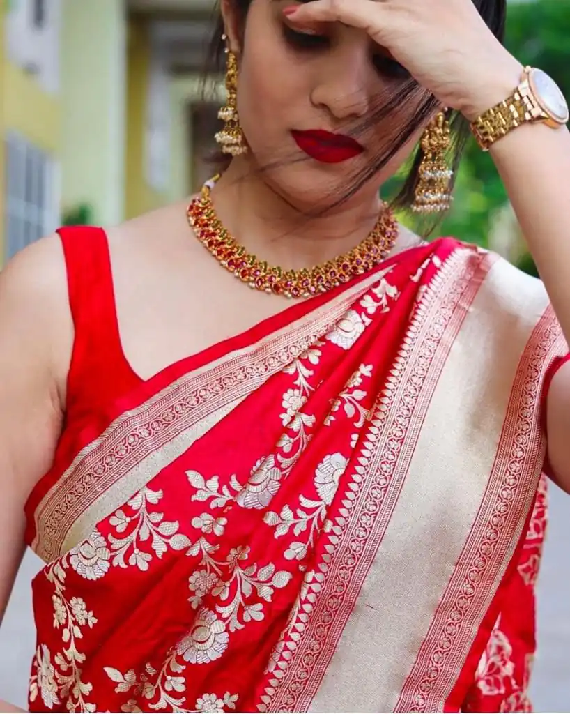 Pretty Red Lichi Silk Jacquard Work Saree - Image 3