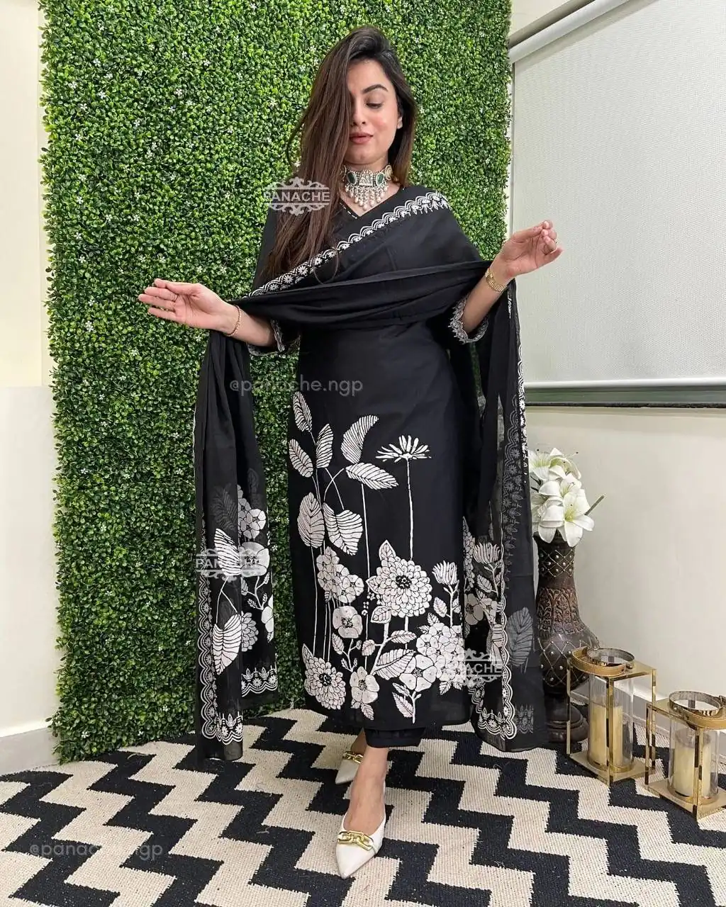 Black Georgette Digital Print Salwar Suit - Image 3