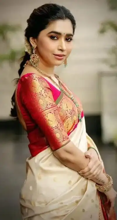 KPR 273 Off White Soft Lichi Silk Saree Perfect for Wedding, Party, Reception, Diwali, Ethnic Day – . Affordable Price ₹1449. Delivery 4-6 Working Days. | Designer Sarees, Modern Digital sarees, Sarees, Bollywood Sarees, Creative Sarees, Embroidered Sarees, Ethnic Saree, Party Wear Sarees