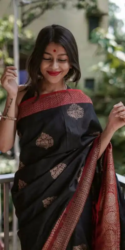 KPR 282 Black Soft Lichi Silk Saree Perfect for Wedding, Party, Reception, Diwali, Ethnic Day – . Affordable Price ₹1449. Delivery 4-6 Working Days. | Designer Sarees, Sarees, Bollywood Sarees, Creative Sarees, Embroidered Sarees, Ethnic Saree, Modern Digital sarees, Party Wear Sarees