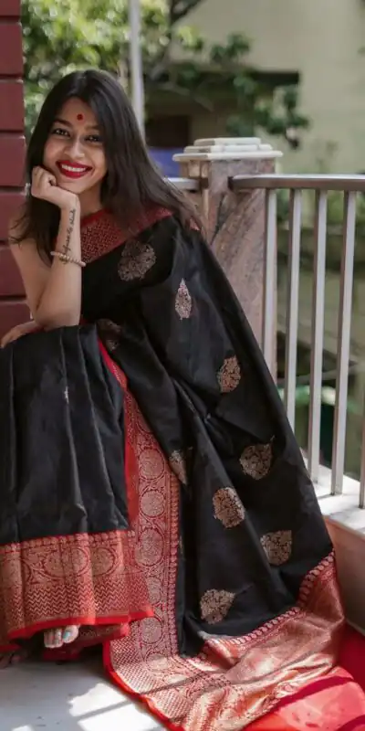 KPR 282 Black Soft Lichi Silk Saree Perfect for Wedding, Party, Reception, Diwali, Ethnic Day – . Affordable Price ₹1449. Delivery 4-6 Working Days. | Designer Sarees, Sarees, Bollywood Sarees, Creative Sarees, Embroidered Sarees, Ethnic Saree, Modern Digital sarees, Party Wear Sarees