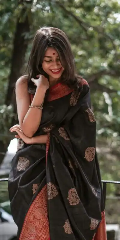 KPR 282 Black Soft Lichi Silk Saree Perfect for Wedding, Party, Reception, Diwali, Ethnic Day – . Affordable Price ₹1449. Delivery 4-6 Working Days. | Designer Sarees, Sarees, Bollywood Sarees, Creative Sarees, Embroidered Sarees, Ethnic Saree, Modern Digital sarees, Party Wear Sarees