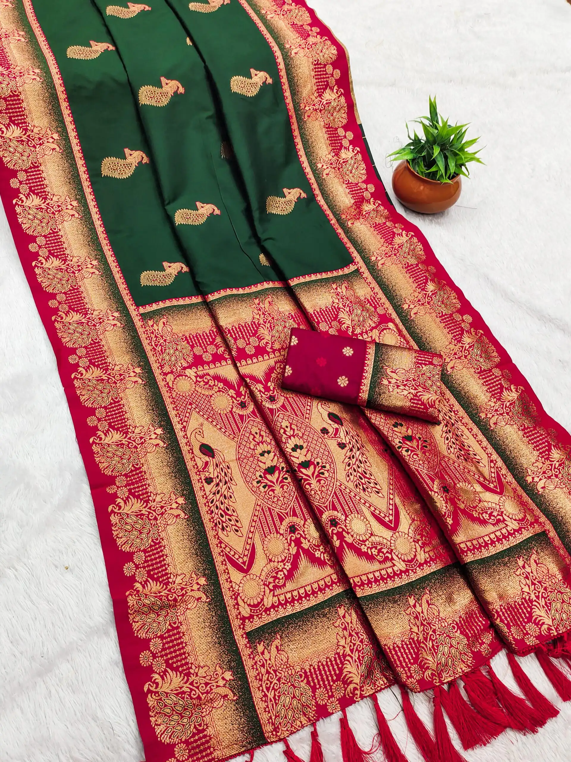 MB 1013 Green Color Paithani silk Saree with Zari Work & Lace Work. Festive Deal ₹2399. Delivery 4-6 Working Days. Shop now. | Designer Sarees, Sarees, Bollywood Sarees, Creative Sarees, Embroidered Sarees, Ethnic Saree, Modern Digital sarees, Party Wear Sarees