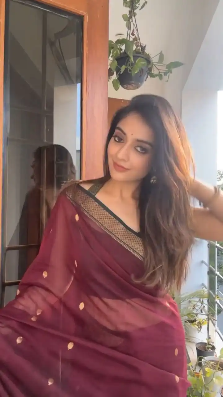 Maroon Soft Lichi Silk Rich Pallu Border Work Saree - Image 2