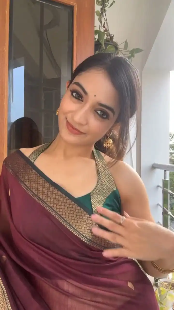 Maroon Soft Lichi Silk Rich Pallu Border Work Saree - Image 5