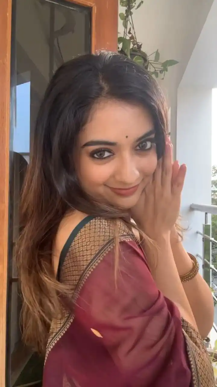 Maroon Soft Lichi Silk Rich Pallu Border Work Saree - Image 6