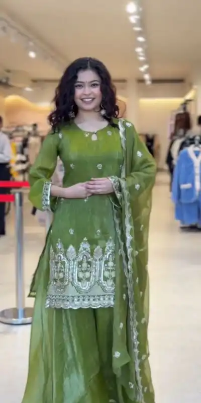 Pista Fendy Embroidery Work Salwar Suit