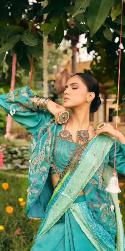 RR 34 Blue Shimmer Saree Perfect for Wedding, Party, Cultural Events, Durga Puja, Reception – . Best Price ₹2049. Delivery 4-6 Working Days. Shop now. | Designer Sarees, Modern Digital sarees, Sarees, Bollywood Sarees, Creative Sarees, Embroidered Sarees, Ethnic Saree, Party Wear Sarees