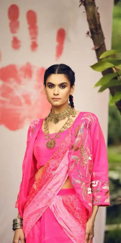 RR 34 Pink Shimmer Saree Perfect for Wedding, Party, Cultural Events, Durga Puja, Reception – . Best Price ₹2049. Delivery 4-6 Working Days. Shop now. | Designer Sarees, Modern Digital sarees, Sarees, Bollywood Sarees, Creative Sarees, Embroidered Sarees, Ethnic Saree, Party Wear Sarees