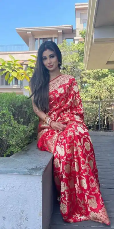 KPR 115 Red Color Soft Lichi Silk Saree with Lace Border & Lace Work. Best Price âš1399. Delivery 4-6 Working Days. Shop now. | Designer Sarees, Sarees, Bollywood Sarees, Creative Sarees, Embroidered Sarees, Ethnic Saree, Modern Digital sarees, Party Wear Sarees