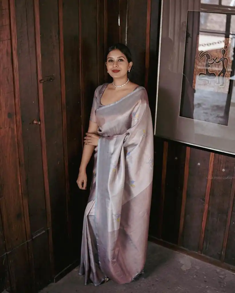 Graceful Grey Soft Lichi Silk Jacquard Work Saree
